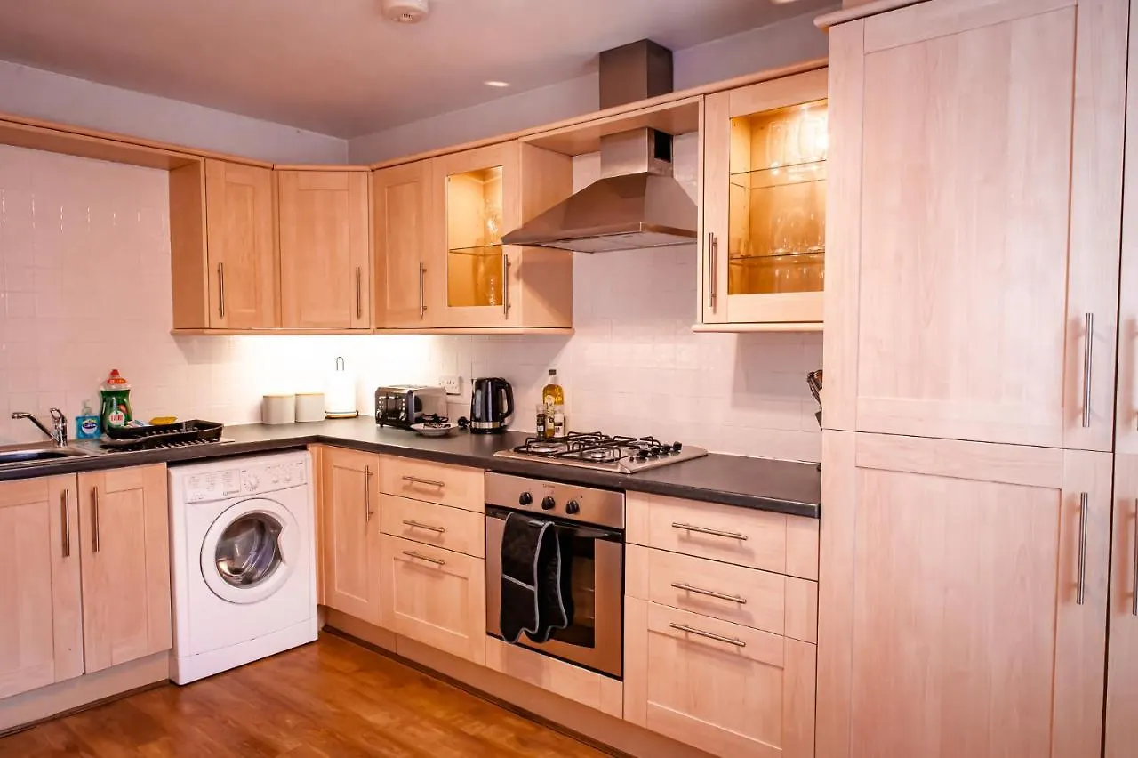 Lord Street - 2 Beautiful Apartments - Sleep Up To 14 Guests - By Rework Accommodation Chester