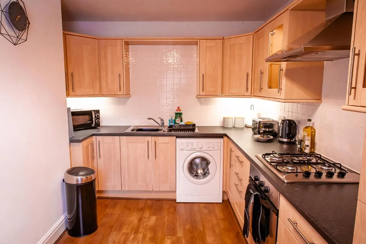 Lord Street - 2 Beautiful Apartments - Sleep Up To 14 Guests - By Rework Accommodation Chester