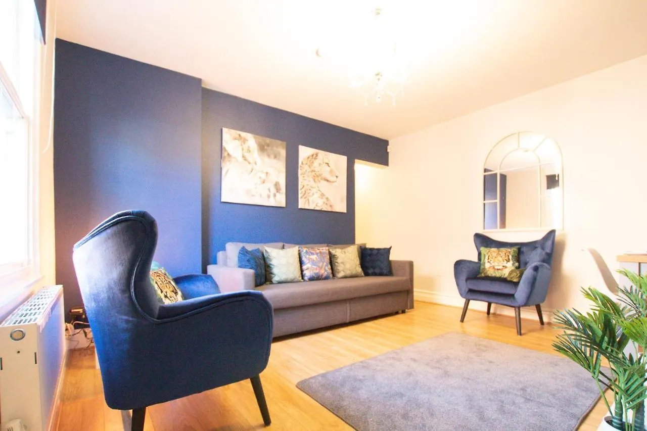 Lord Street - 2 Beautiful Apartments - Sleep Up To 14 Guests - By Rework Accommodation Chester