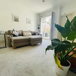 https://1-bed-apartment-with-terrace-off-road-parking.bournemouth-hotels.org